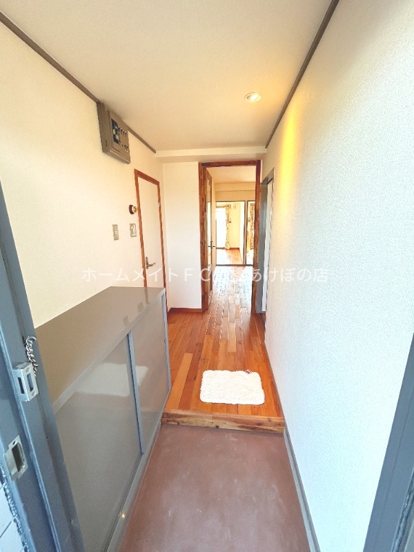 玄関　同型別部屋写真（反転）