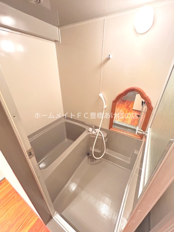 バス・シャワールーム　同型別部屋写真（反転）