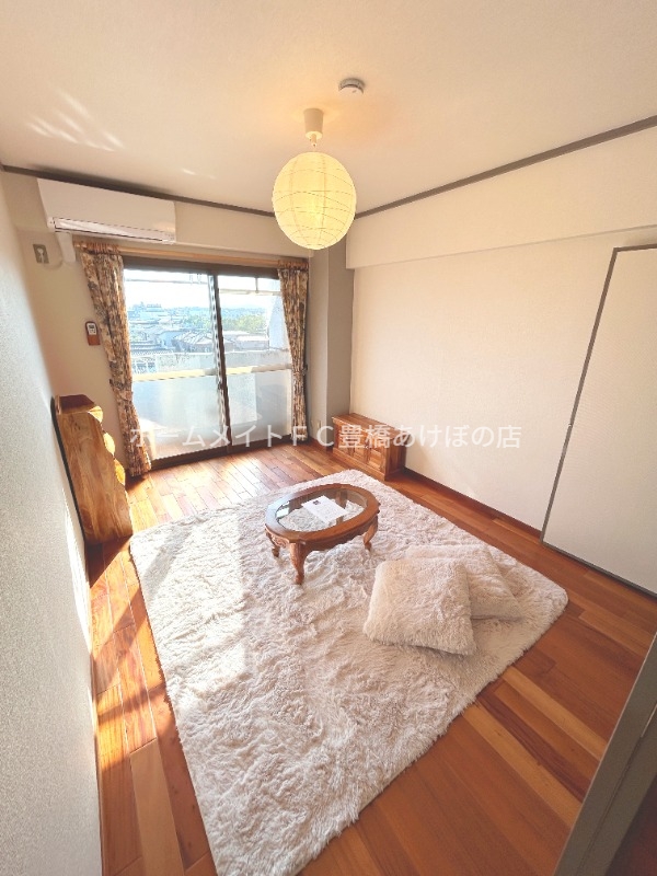 居室・リビング　同型別部屋写真（反転）