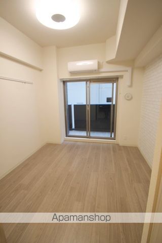 プレサンス大手前ピリオドの居間写真
