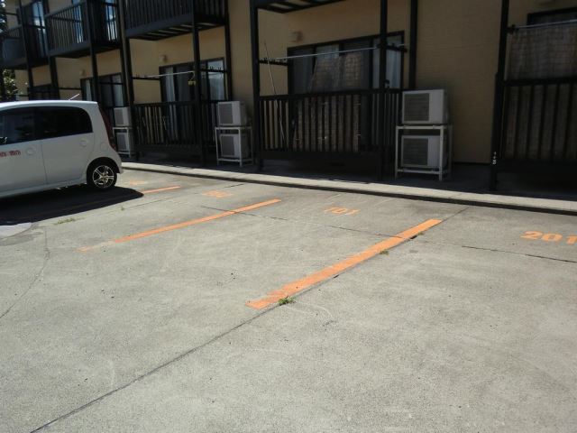 駐車場　駐車場（舗装済）１台分確保