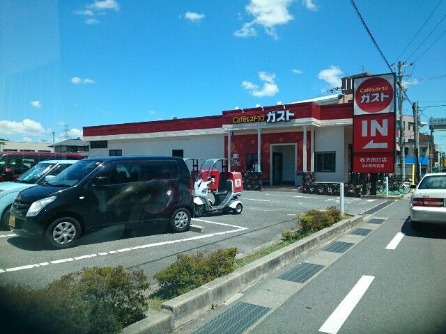 飲食店　ガスト様（飲食店）まで80m