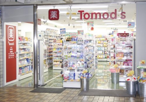 ドラックストア　トモズ 神谷町店（ドラッグストア）まで394m