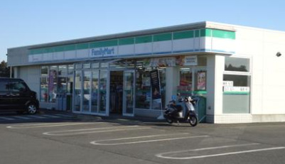 コンビニ　ファミリーマート 富里インター店（コンビニ）まで992m