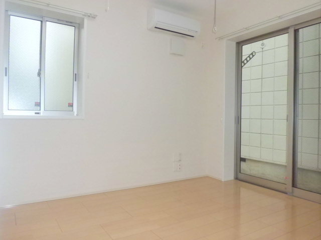 居室・リビング　最上階角部屋２面採光のお部屋です