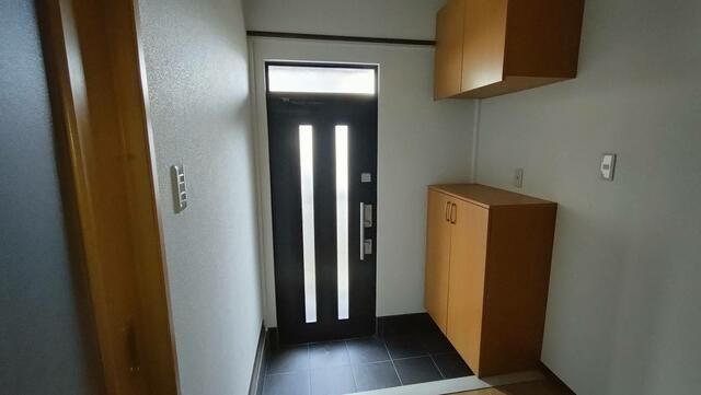 高羽町3丁目貸家Aの玄関写真
