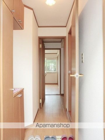 ＪＲ横浜線 町田駅 バス乗車時間：20分 最寄りバス停で下車 徒歩2分 2階建 築24年の玄関写真