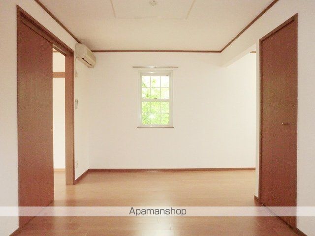ＪＲ横浜線 町田駅 バス乗車時間：20分 最寄りバス停で下車 徒歩2分 2階建 築24年の居間写真