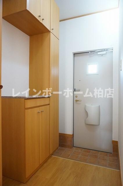 玄関　シューズボックスがあります