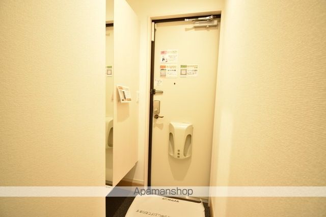 Royal西荒屋の玄関写真