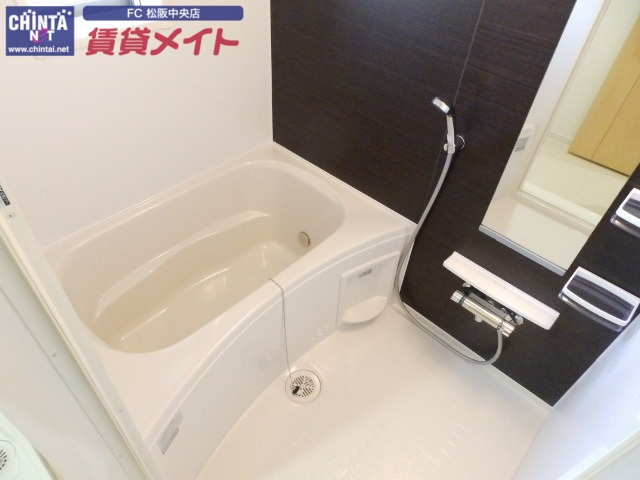 バス・シャワールーム　同タイプ別部屋反転写真です