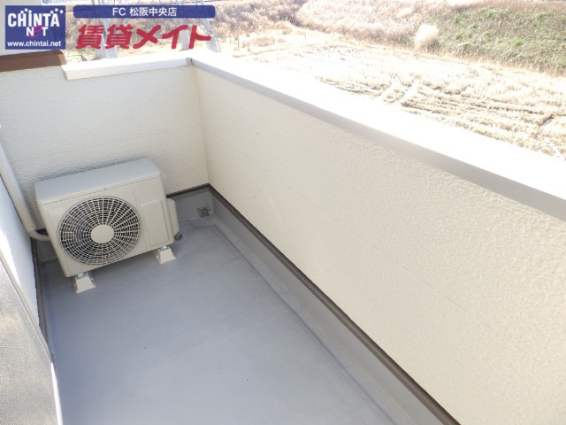 バルコニー　同タイプ別部屋反転写真です
