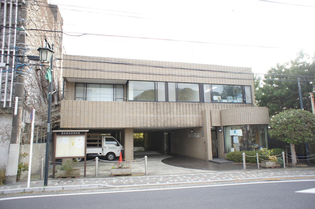 建物外観　１階は店舗・駐車場・駐輪場！