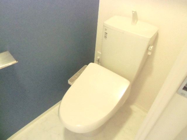 地下鉄四つ橋線 岸里駅 徒歩11分 3階建 築10年のトイレ写真