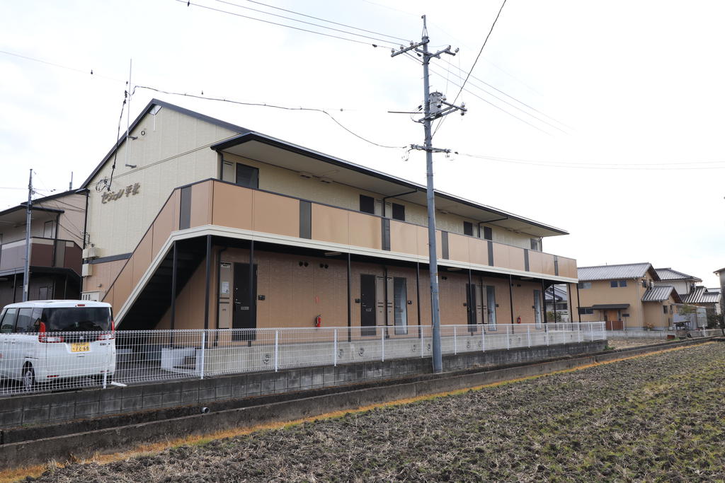 建物外観　2階建ての1Kアパートです★