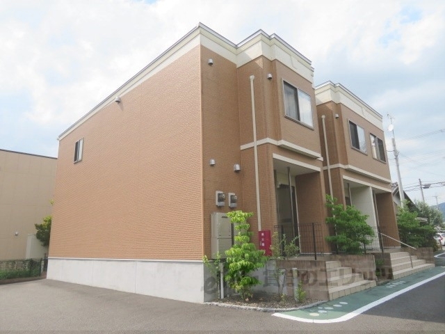 福知山市字堀のアパートの建物外観