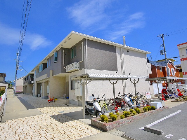 桜井市大字東新堂のアパートの建物外観