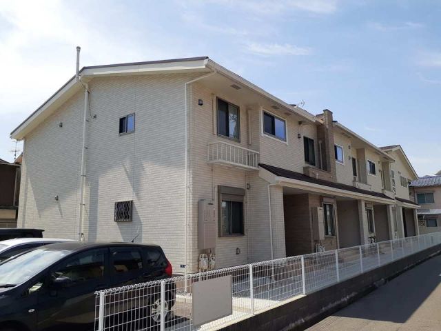 岡山市北区半田町のアパートの建物外観