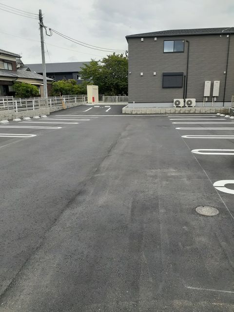 【グローブ　Ａの駐車場】