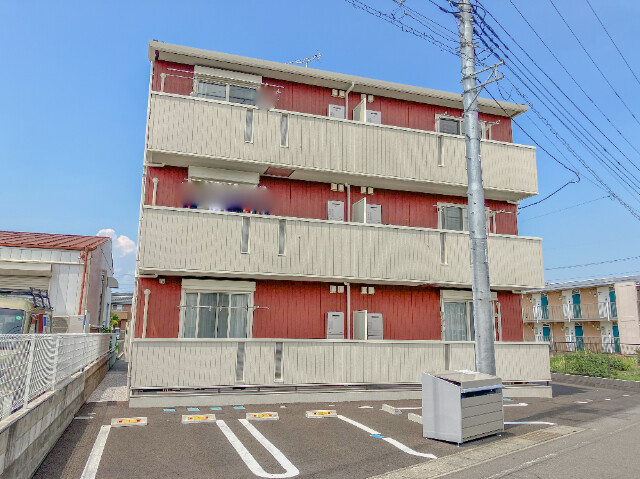 伊勢崎市昭和町のアパートの建物外観