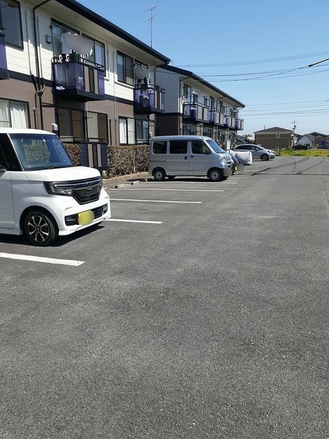 【ラフォーレ大治田２の駐車場】