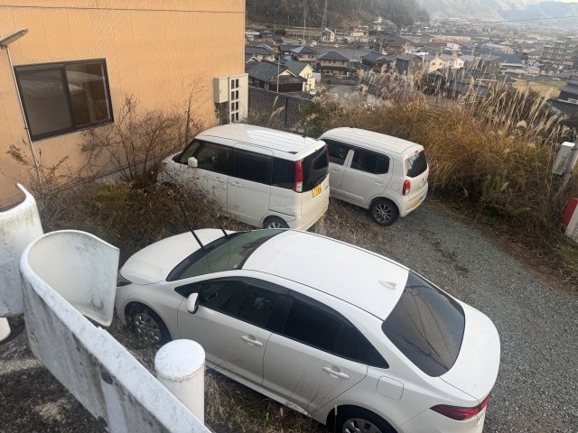 【神崎郡神河町寺前のアパートの駐車場】