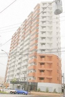 札幌市白石区菊水三条のマンションの建物外観