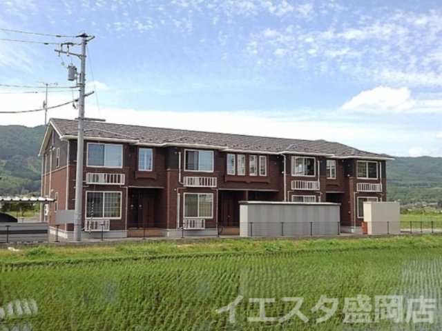 遠野市松崎町白岩築13年の建物外観