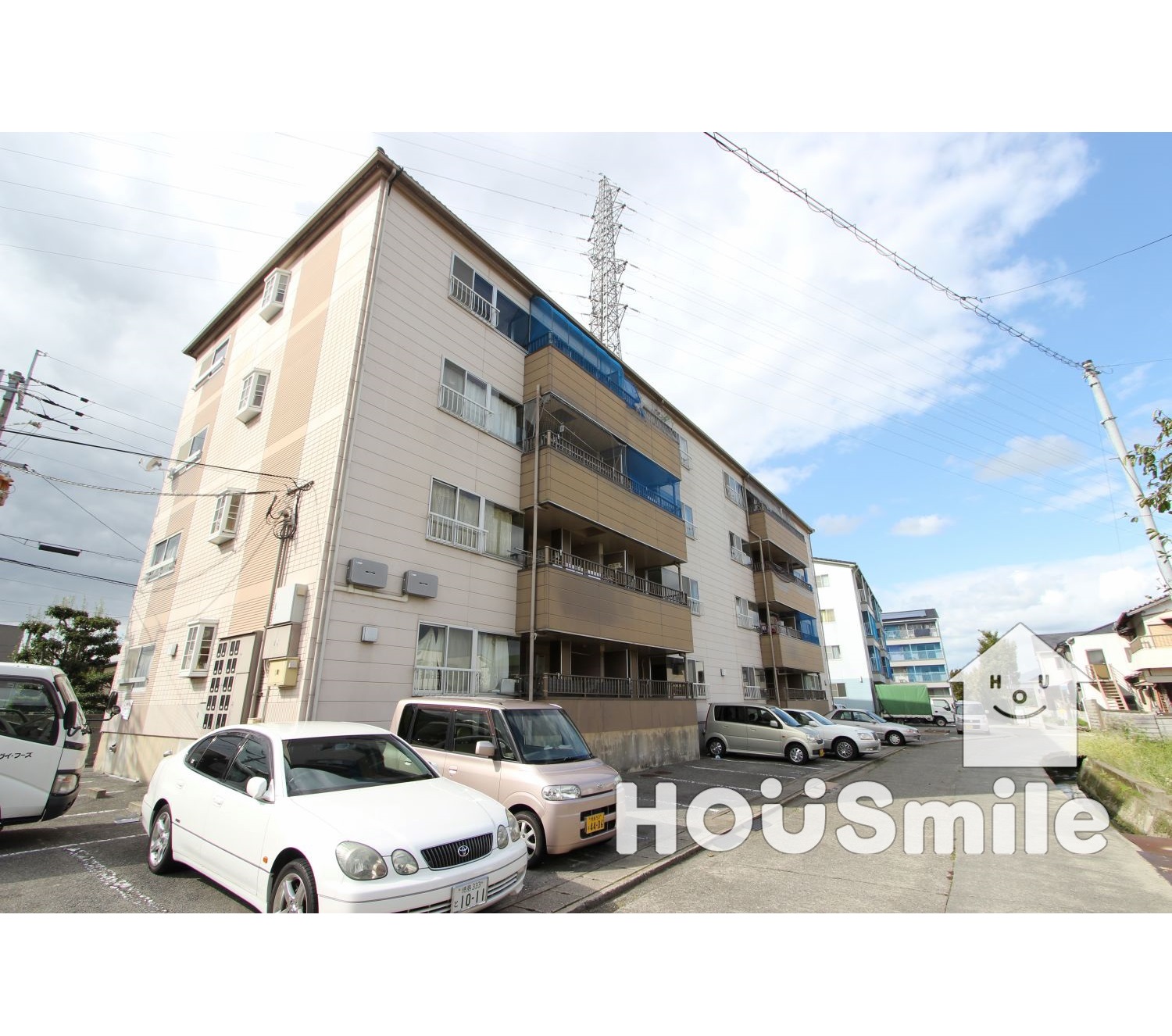 徳島市国府町和田のマンションの建物外観