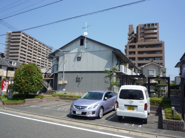 【那珂川市松木のアパートの駐車場】