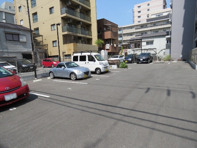 【堺市堺区宿院町西のマンションの駐車場】