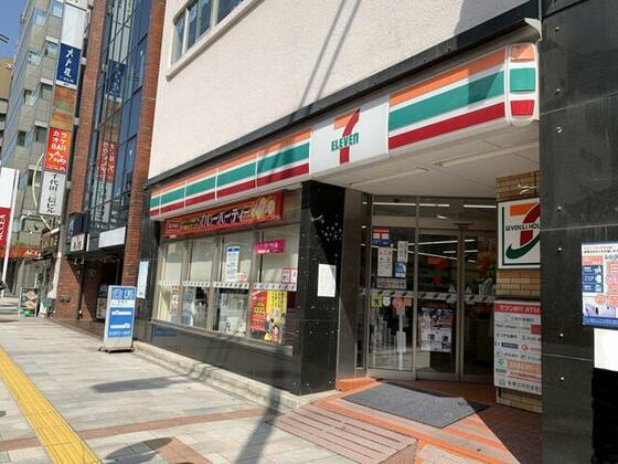 コンビニ　セブンイレブン神田神保町２丁目店（コンビニ）まで138m