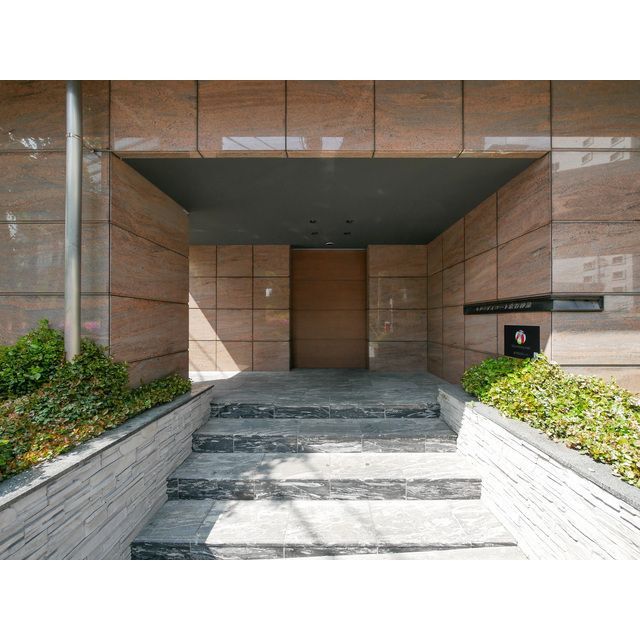 エントランス　ゆとりのあるエントランスです