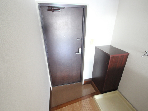 玄関　※別室の写真を使用しております※