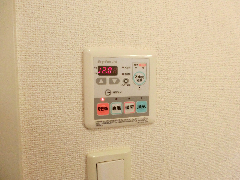 その他設備　※別号室の写真です。浴室乾燥機は本当に便利ですよ！雨の日でも