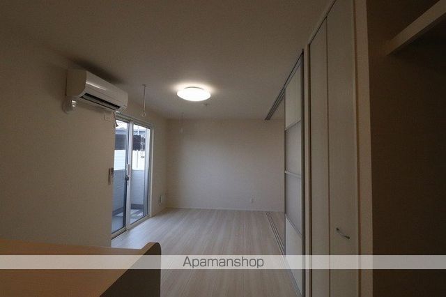 イリーニ_内装_0