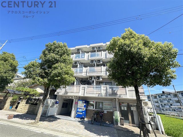 建物外観　オートロック・防犯カメラ付きで安心です！