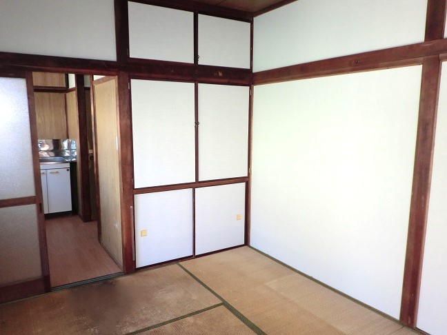 居室・リビング　和室のキッチン側　収納あり