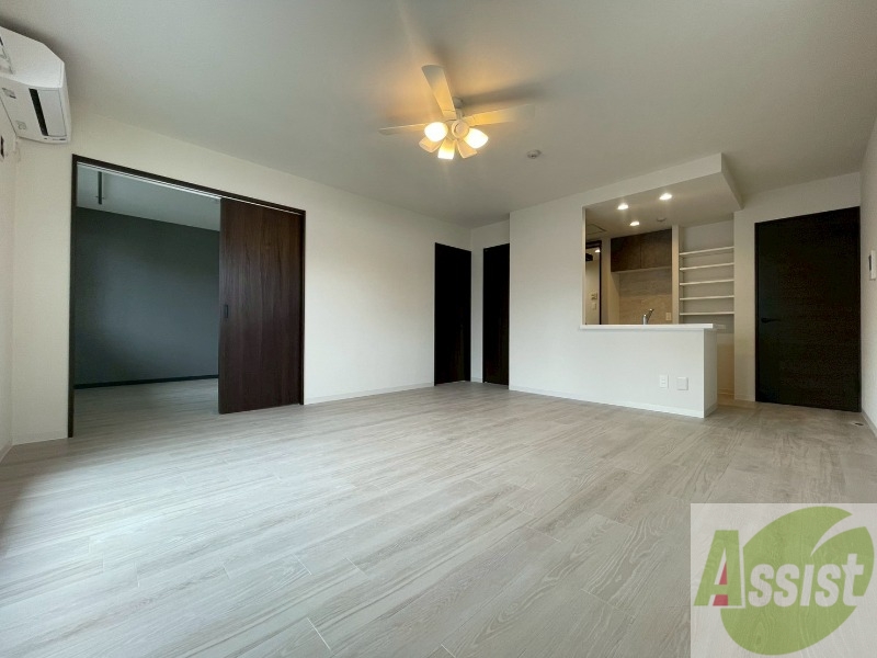 居室・リビング　広々としたリビングですね。使い勝手がよさそうですね！