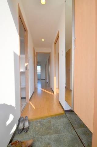 玄関　玄関から見た感じです★