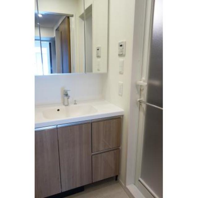 洗面設備　※写真は同タイプ住戸です。