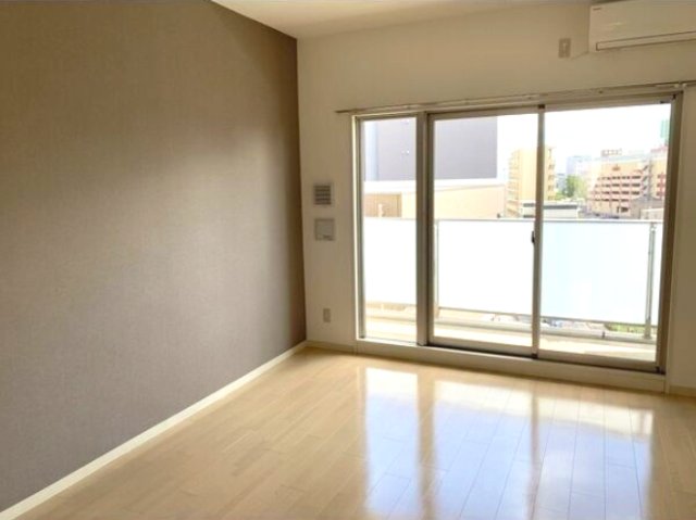 居室・リビング　※写真は同じマンションの違う部屋のものになります。