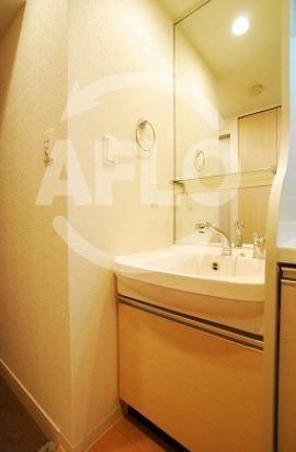 洗面設備　プレサンス難波元町　独立洗面化粧台