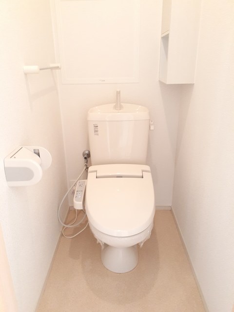 トイレ　温水洗浄便座つき！