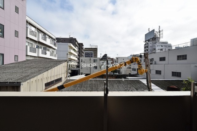 バルコニー　目の前開けています