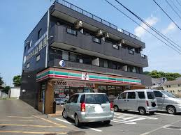 コンビニ　セブンイレブン（コンビニ）まで928m