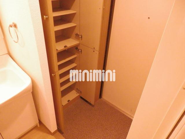 玄関　下駄箱つきの玄関です