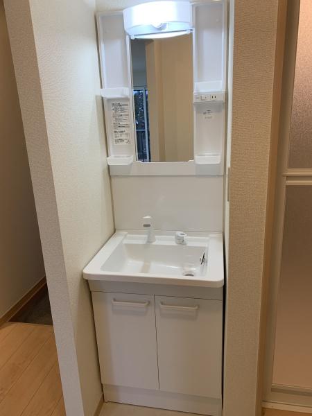 洗面設備　便利なシャワー付き洗面台☆