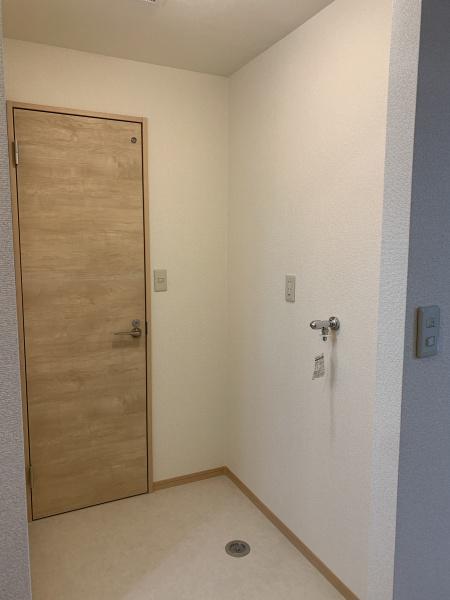 その他　広々とした室内洗濯機置場です☆