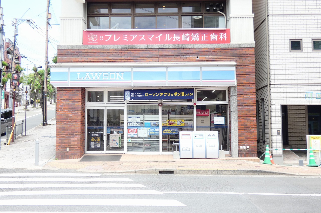 コンビニ　ローソンセントポール通店（コンビニ）まで330m